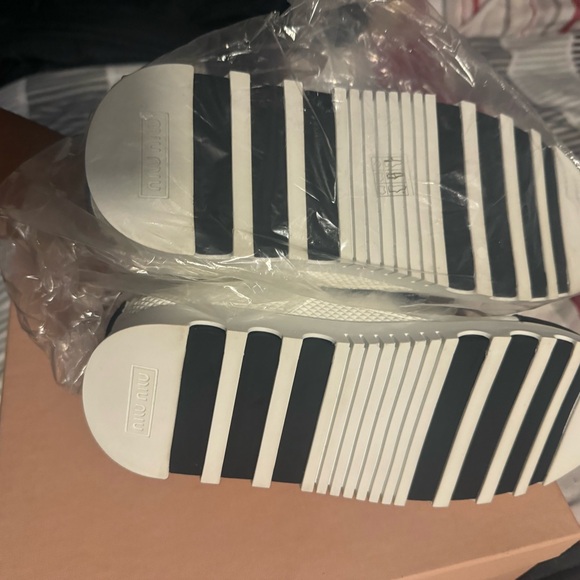 Designer sneakers! - Picture 4 of 5